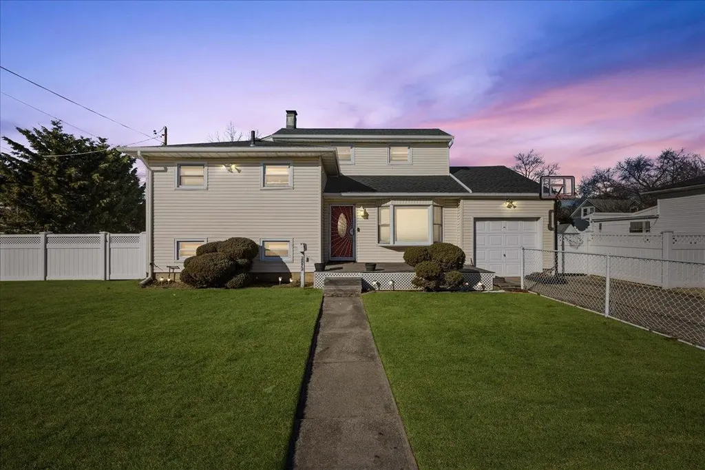 2872 Weeks Avenue Oceanside NY 11572