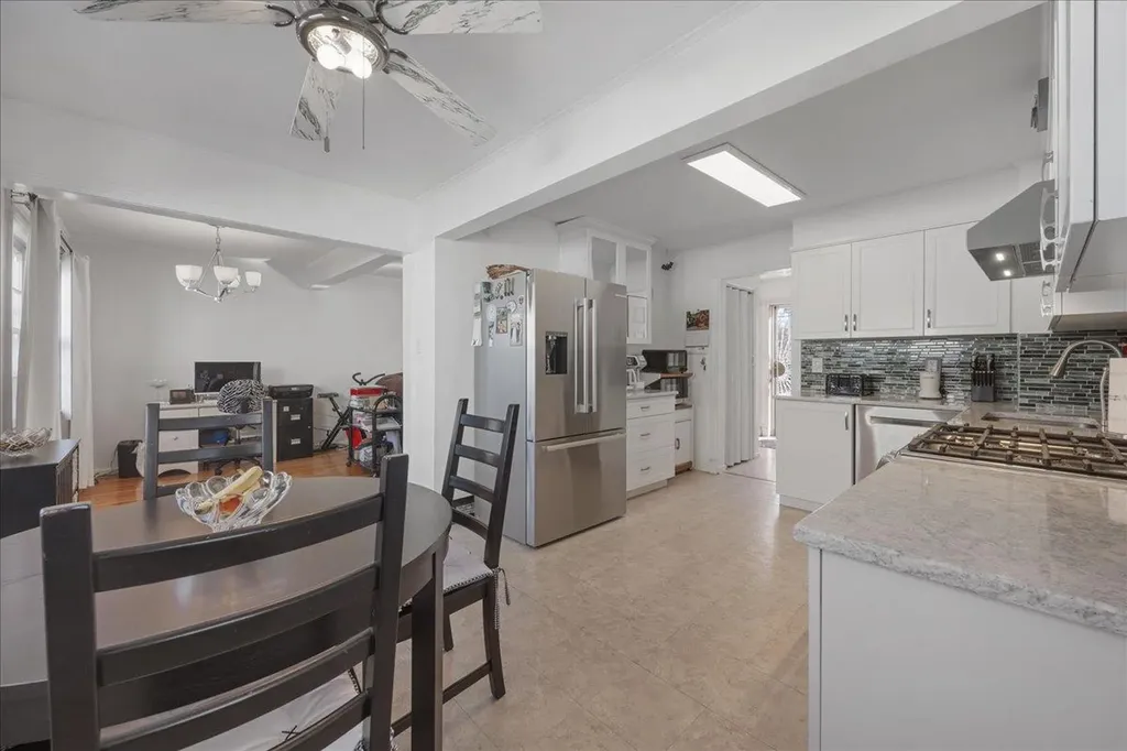 2872 Weeks Avenue Oceanside NY 11572