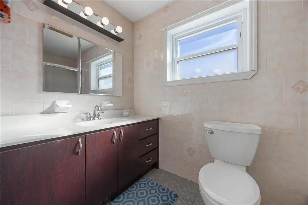 2872 Weeks Avenue Oceanside NY 11572