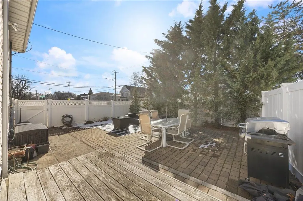 2872 Weeks Avenue Oceanside NY 11572
