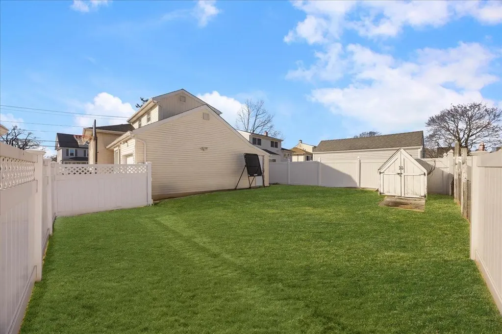 2872 Weeks Avenue Oceanside NY 11572