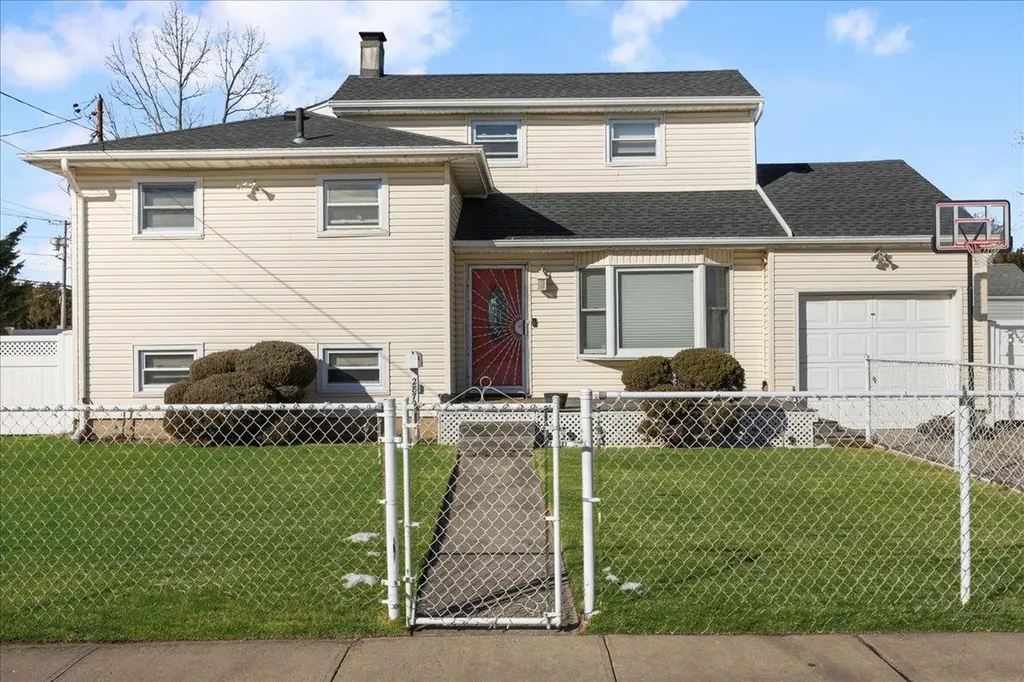 2872 Weeks Avenue Oceanside NY 11572