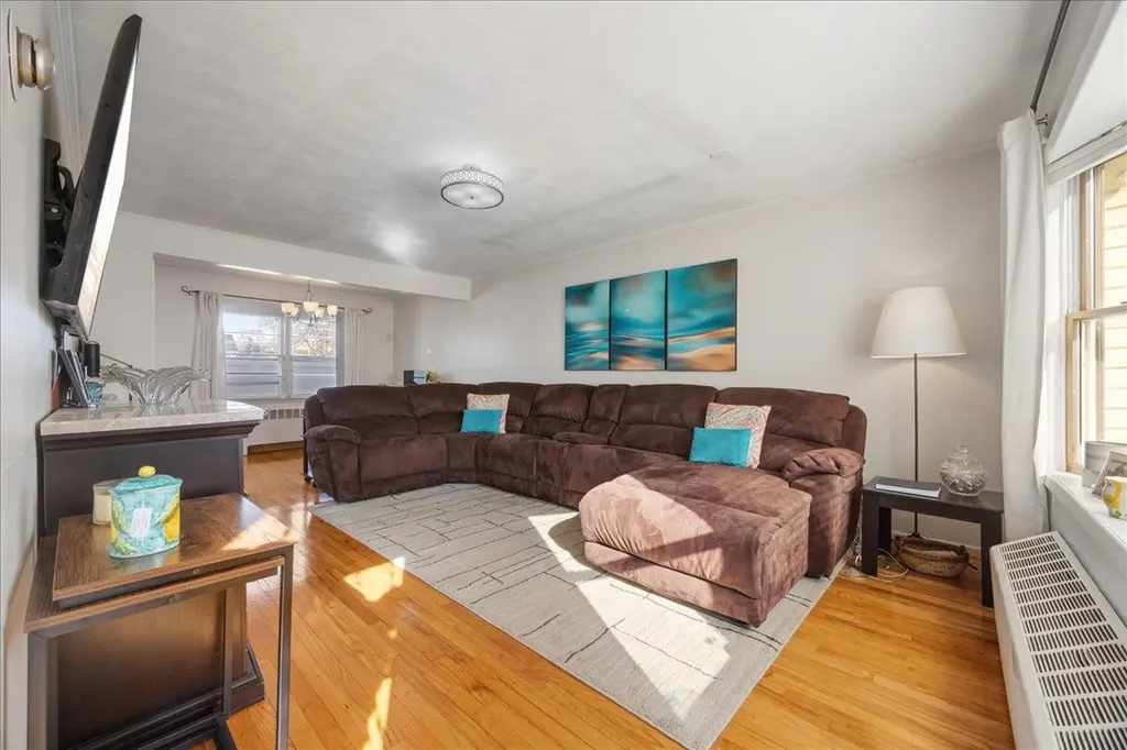 2872 Weeks Avenue Oceanside NY 11572
