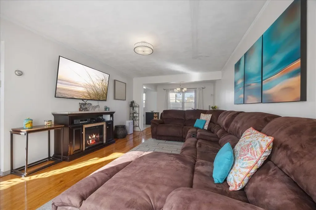 2872 Weeks Avenue Oceanside NY 11572