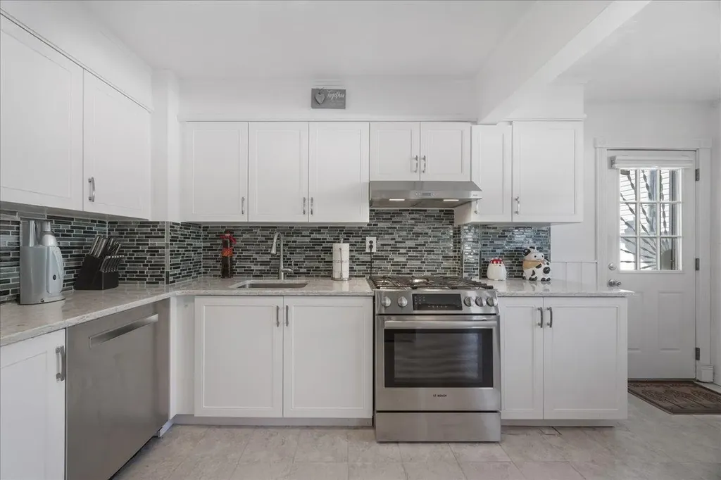 2872 Weeks Avenue Oceanside NY 11572