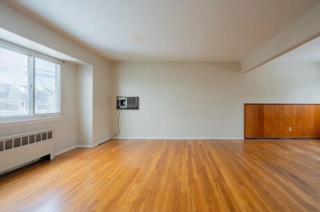 147 Oakley Avenue Elmont NY 11003