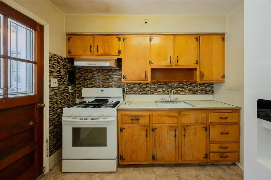 147 Oakley Avenue Elmont NY 11003