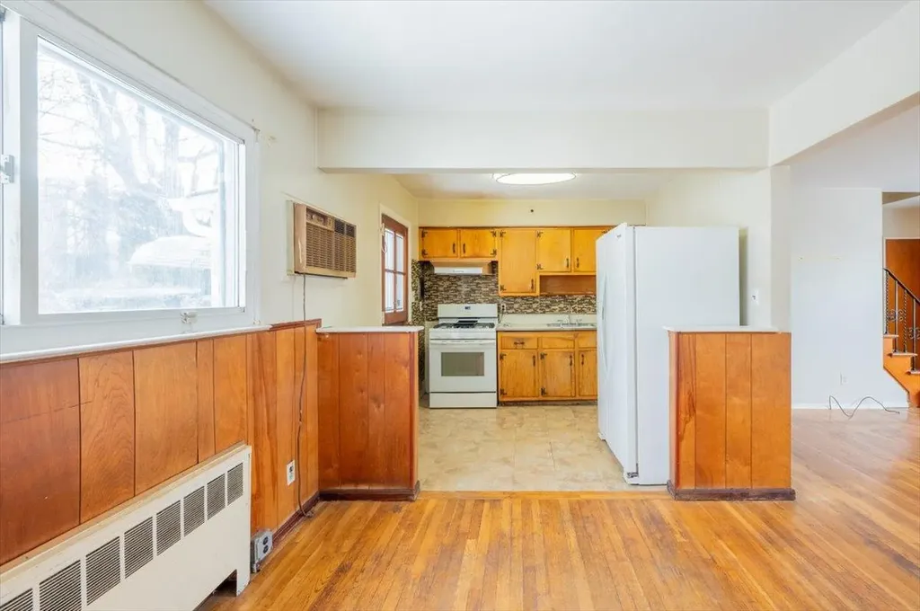 147 Oakley Avenue Elmont NY 11003