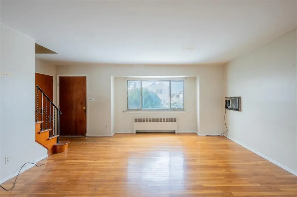 147 Oakley Avenue Elmont NY 11003
