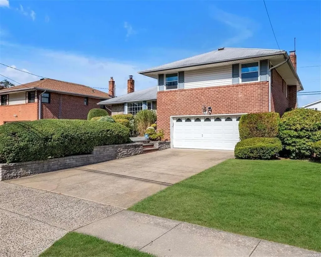 23 Oakdale Drive Westbury NY 11590