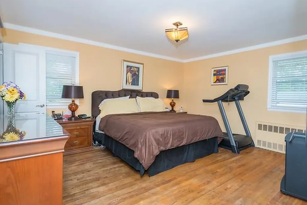 23 Oakdale Drive Westbury NY 11590