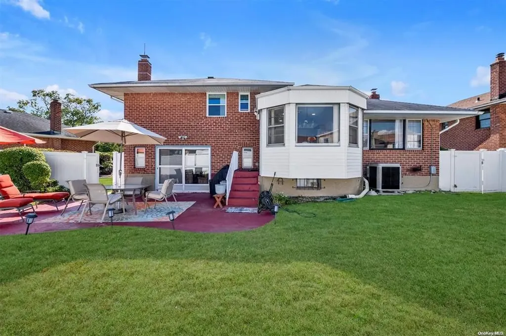 23 Oakdale Drive Westbury NY 11590