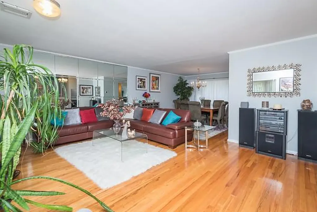 23 Oakdale Drive Westbury NY 11590