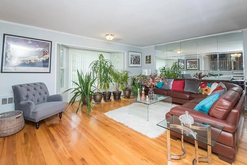 23 Oakdale Drive Westbury NY 11590