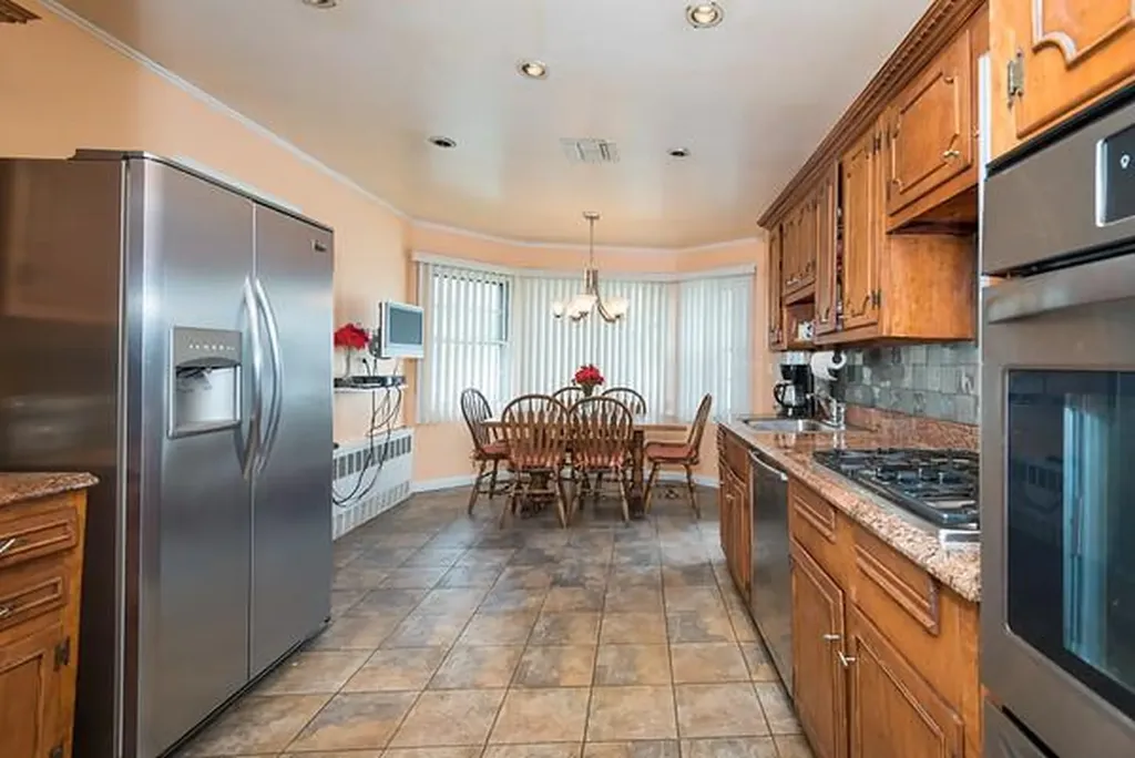 23 Oakdale Drive Westbury NY 11590