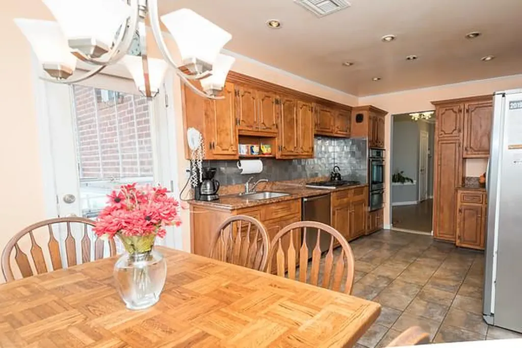23 Oakdale Drive Westbury NY 11590