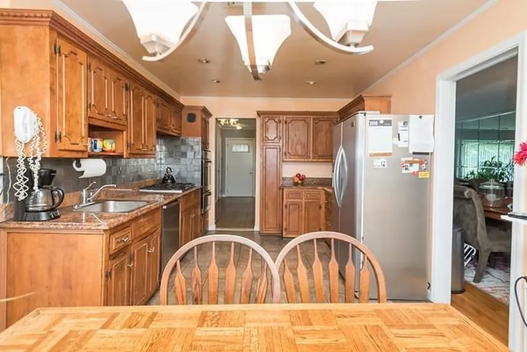 23 Oakdale Drive Westbury NY 11590