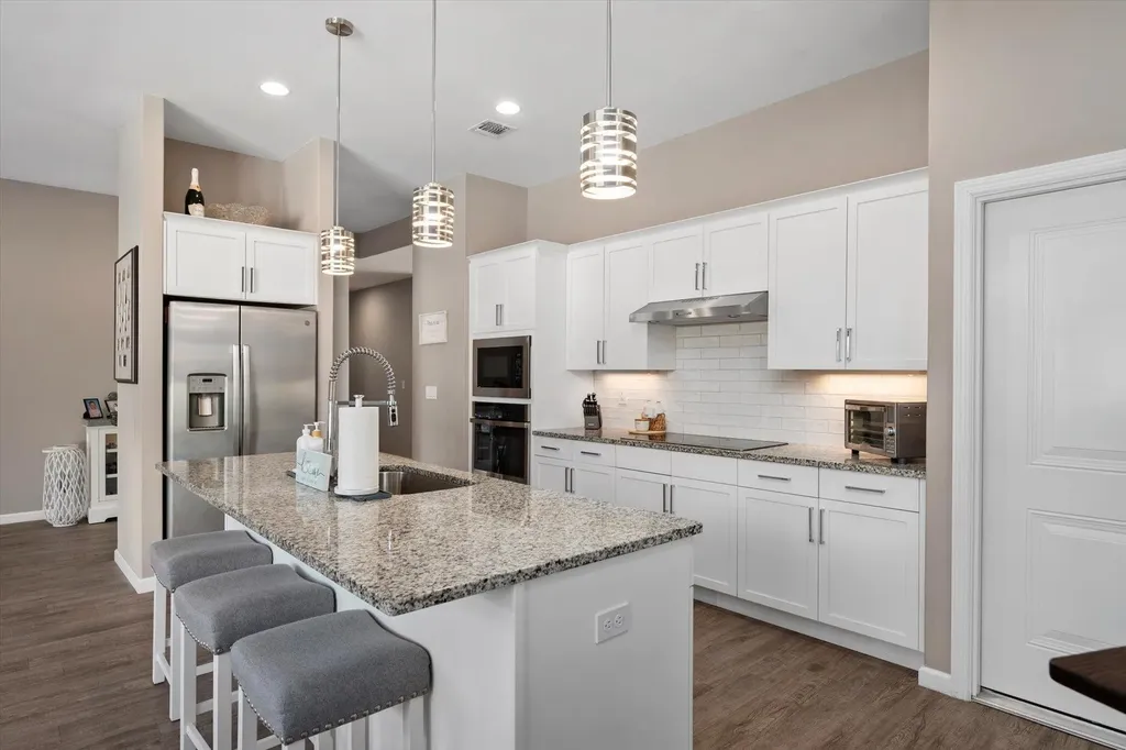 15 Pondview Circle Shirley NY 11967