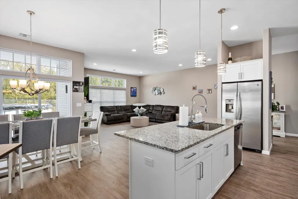 15 Pondview Circle Shirley NY 11967