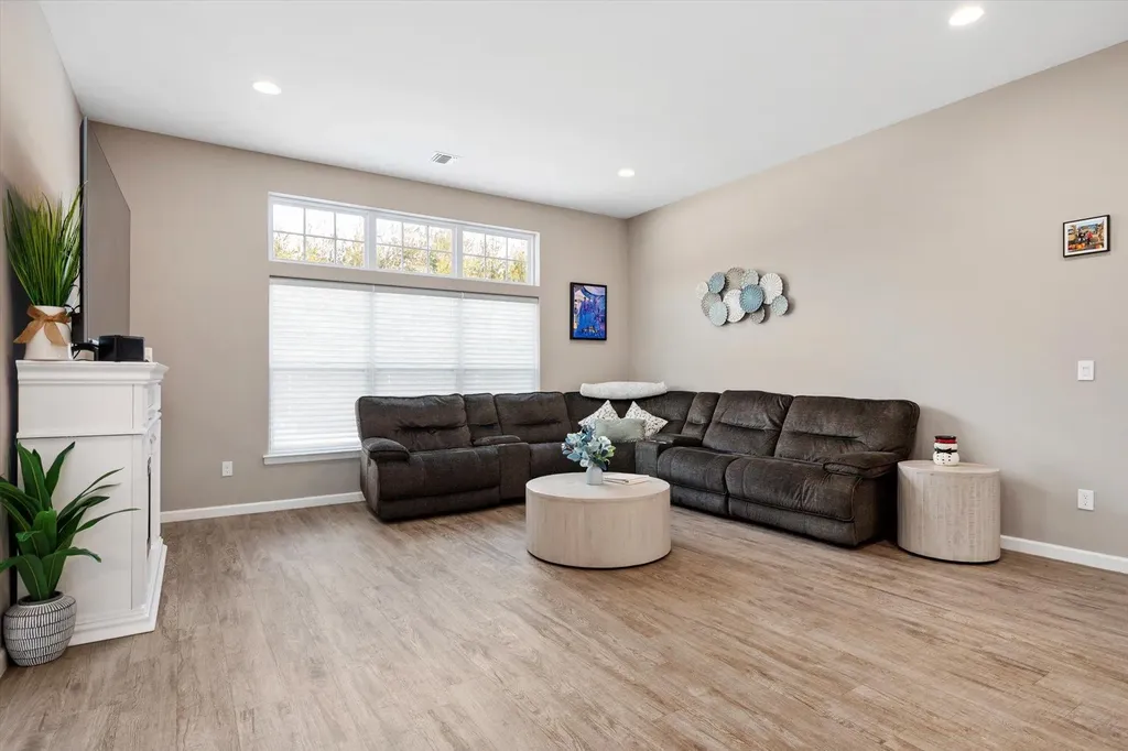 15 Pondview Circle Shirley NY 11967