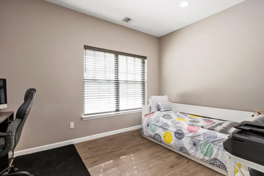 15 Pondview Circle Shirley NY 11967