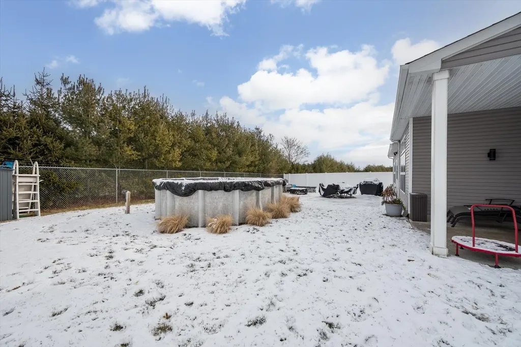15 Pondview Circle Shirley NY 11967