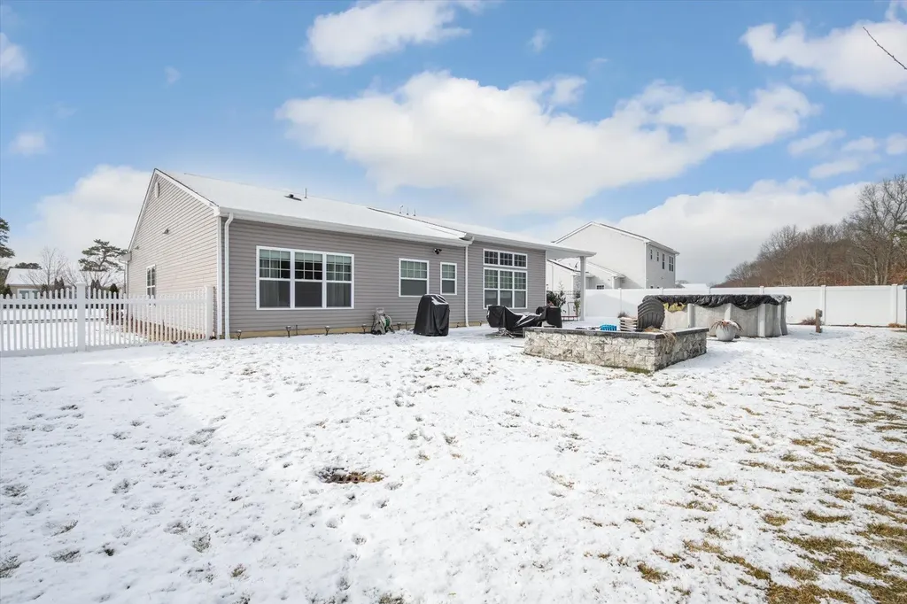 15 Pondview Circle Shirley NY 11967