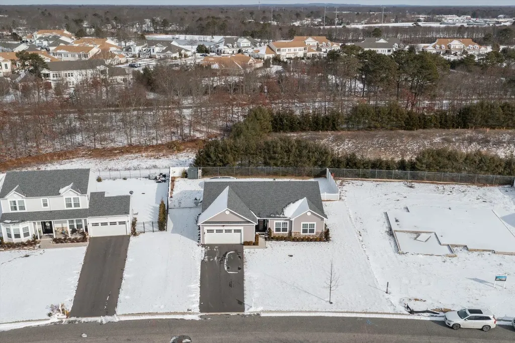 15 Pondview Circle Shirley NY 11967