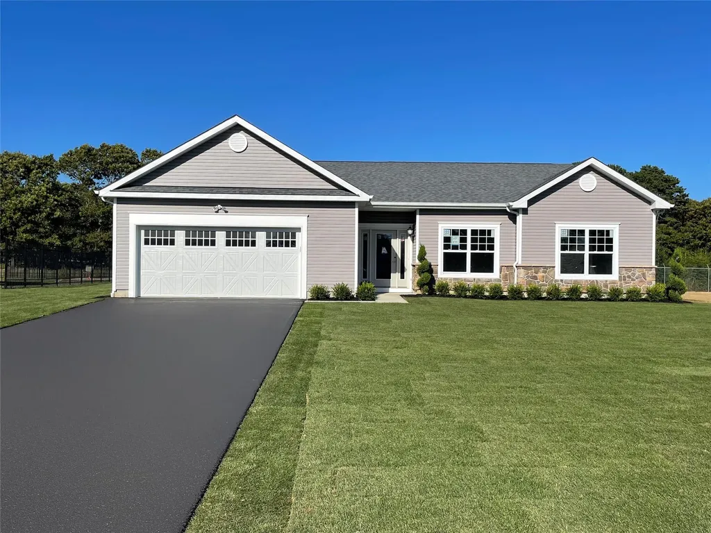 15 Pondview Circle Shirley NY 11967