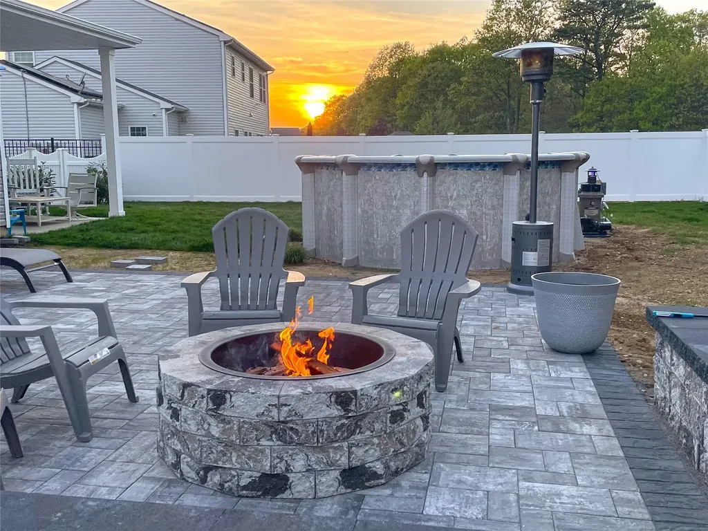 15 Pondview Circle Shirley NY 11967