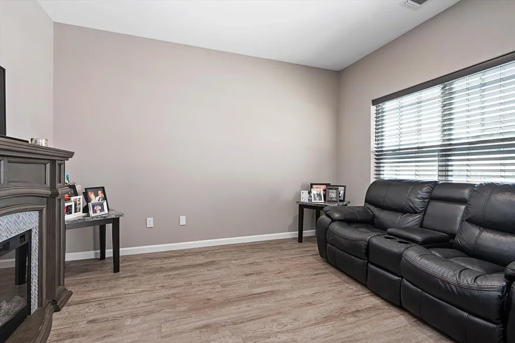 15 Pondview Circle Shirley NY 11967