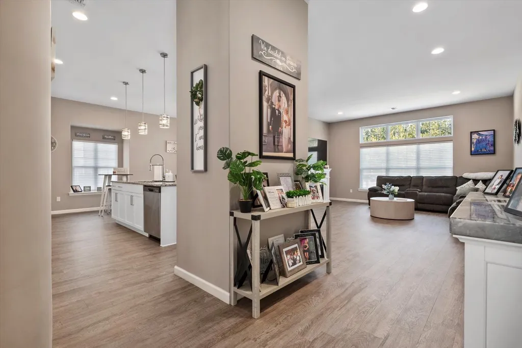 15 Pondview Circle Shirley NY 11967