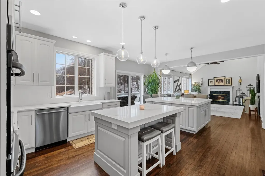 18 Carole Place Mahopac NY 10541
