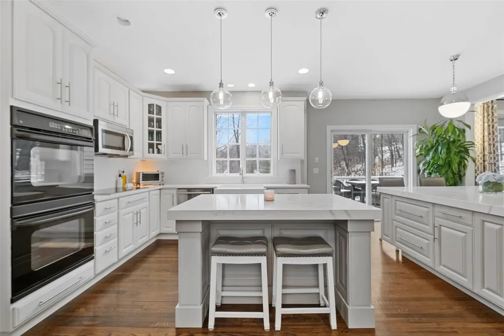 18 Carole Place Mahopac NY 10541