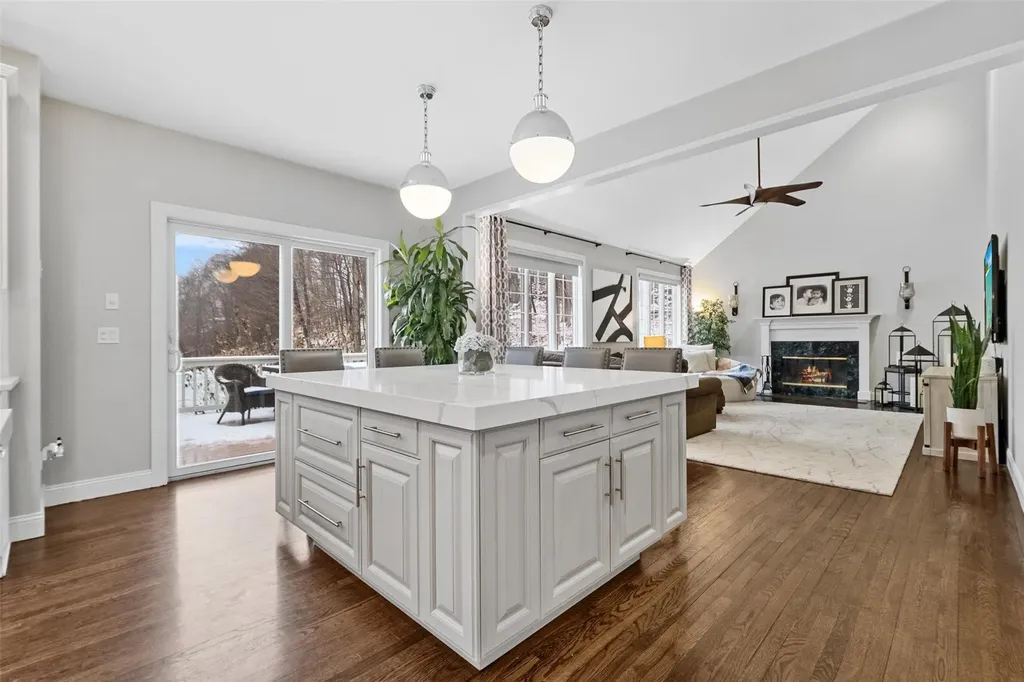 18 Carole Place Mahopac NY 10541