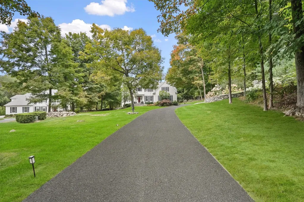 18 Carole Place Mahopac NY 10541