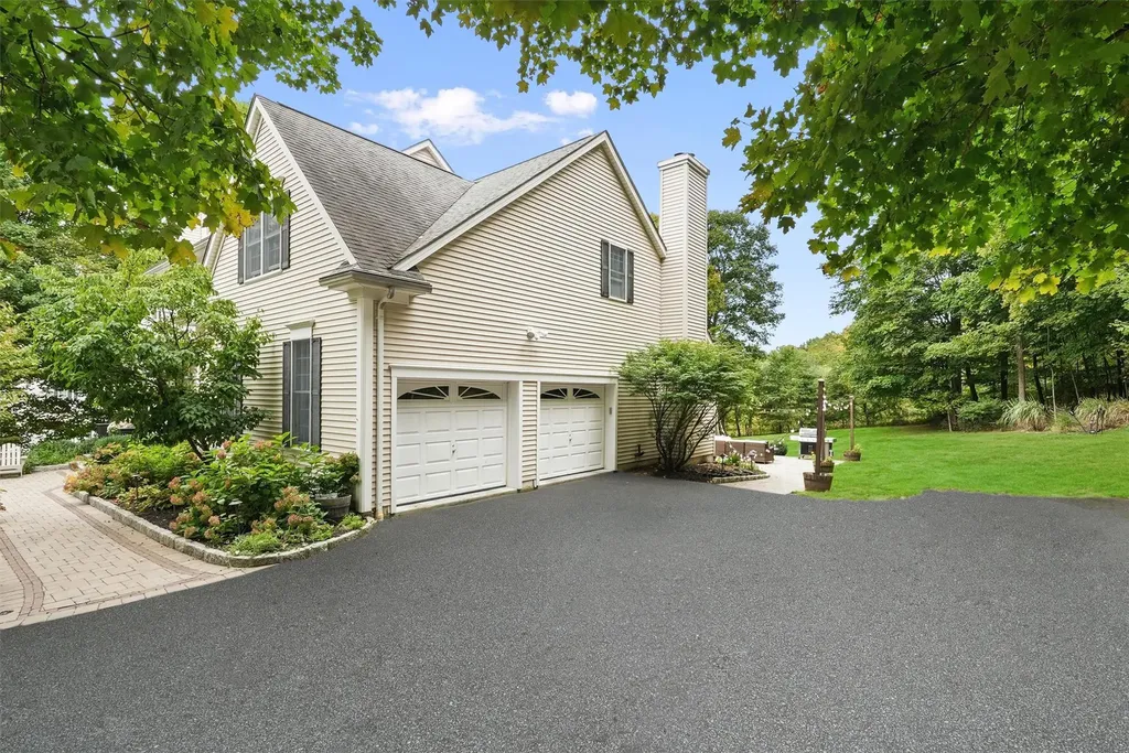 18 Carole Place Mahopac NY 10541