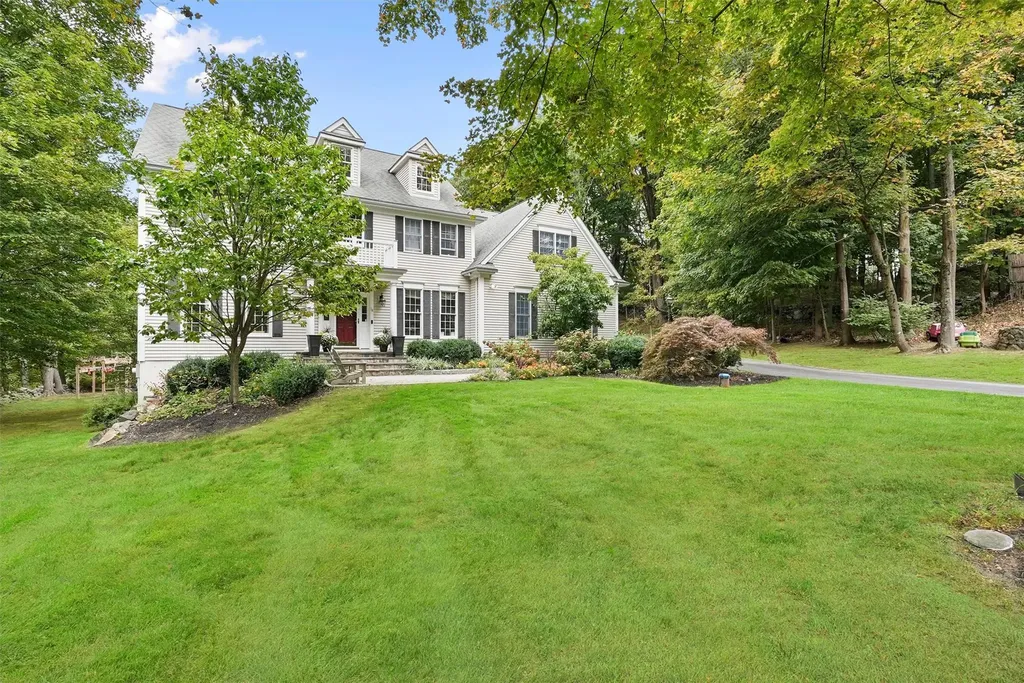 18 Carole Place Mahopac NY 10541