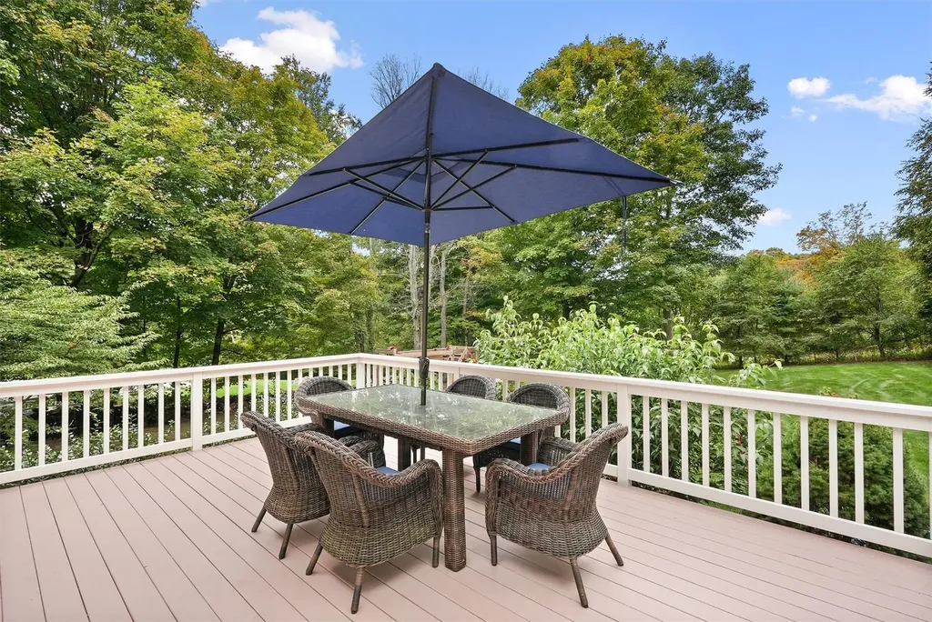 18 Carole Place Mahopac NY 10541