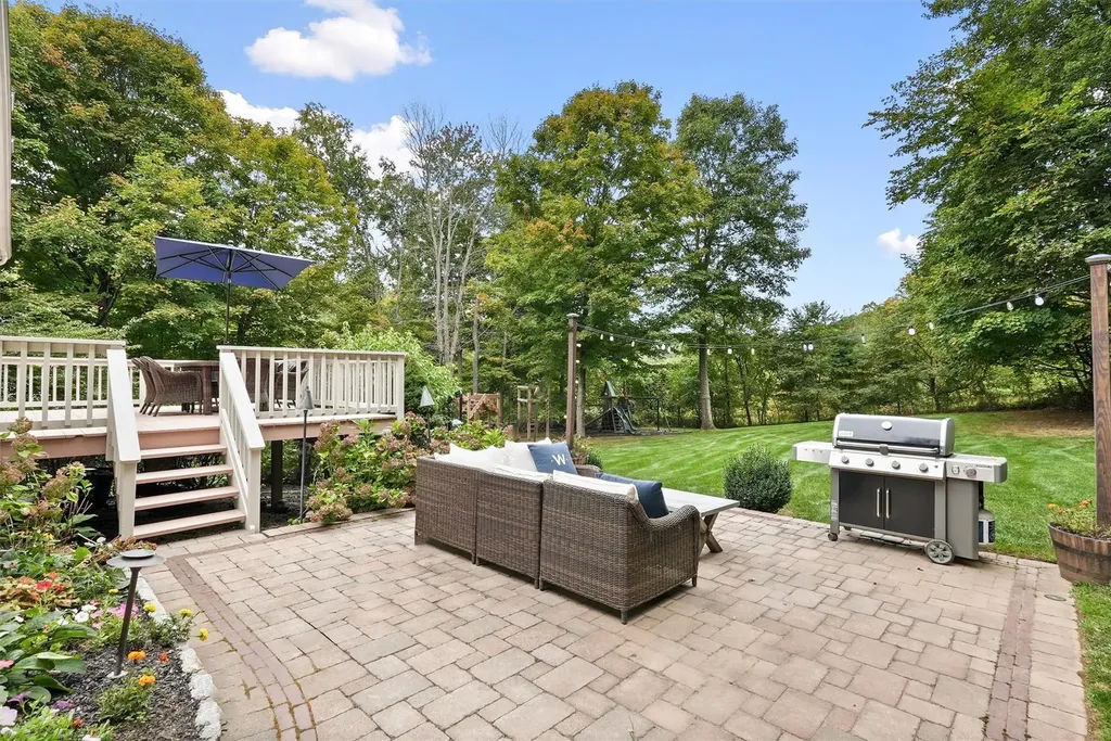 18 Carole Place Mahopac NY 10541