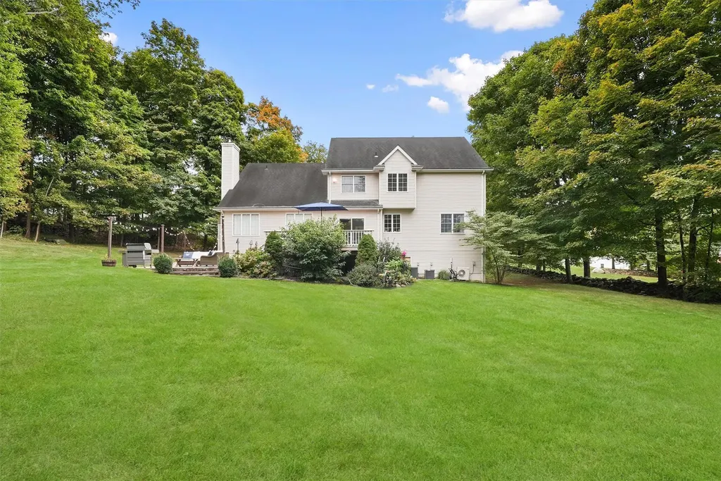 18 Carole Place Mahopac NY 10541