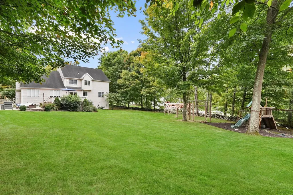 18 Carole Place Mahopac NY 10541