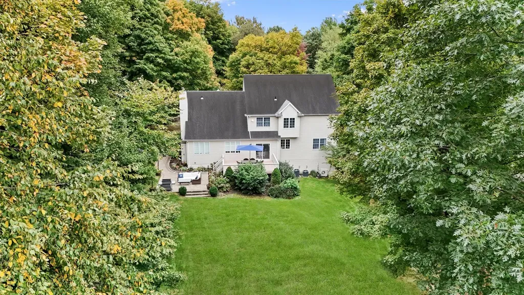 18 Carole Place Mahopac NY 10541