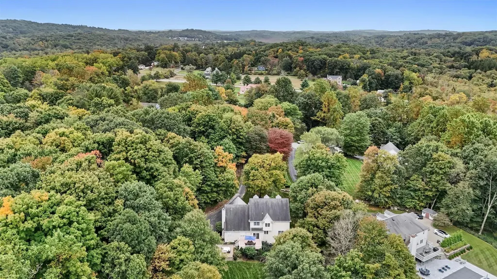 18 Carole Place Mahopac NY 10541