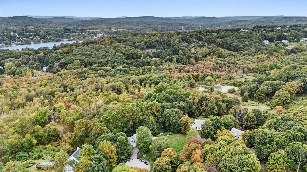 18 Carole Place Mahopac NY 10541