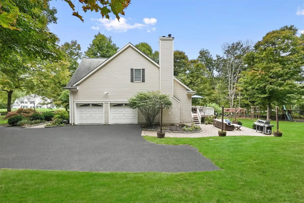 18 Carole Place Mahopac NY 10541