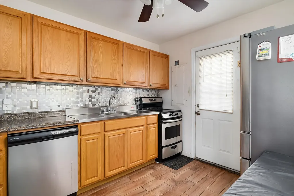 32 Rope Lane Levittown NY 11756