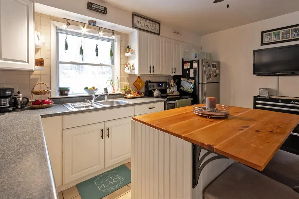 52 Netherwood Plaza Salt Point NY 12578