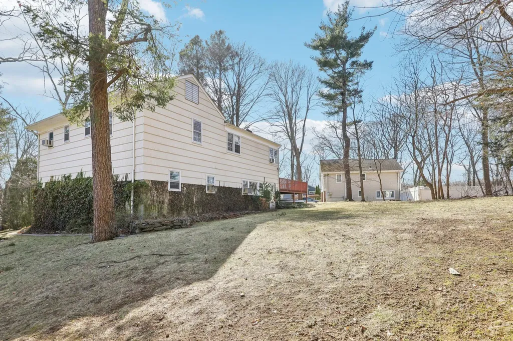37 Mohegan Lane Rye Brook NY 10573
