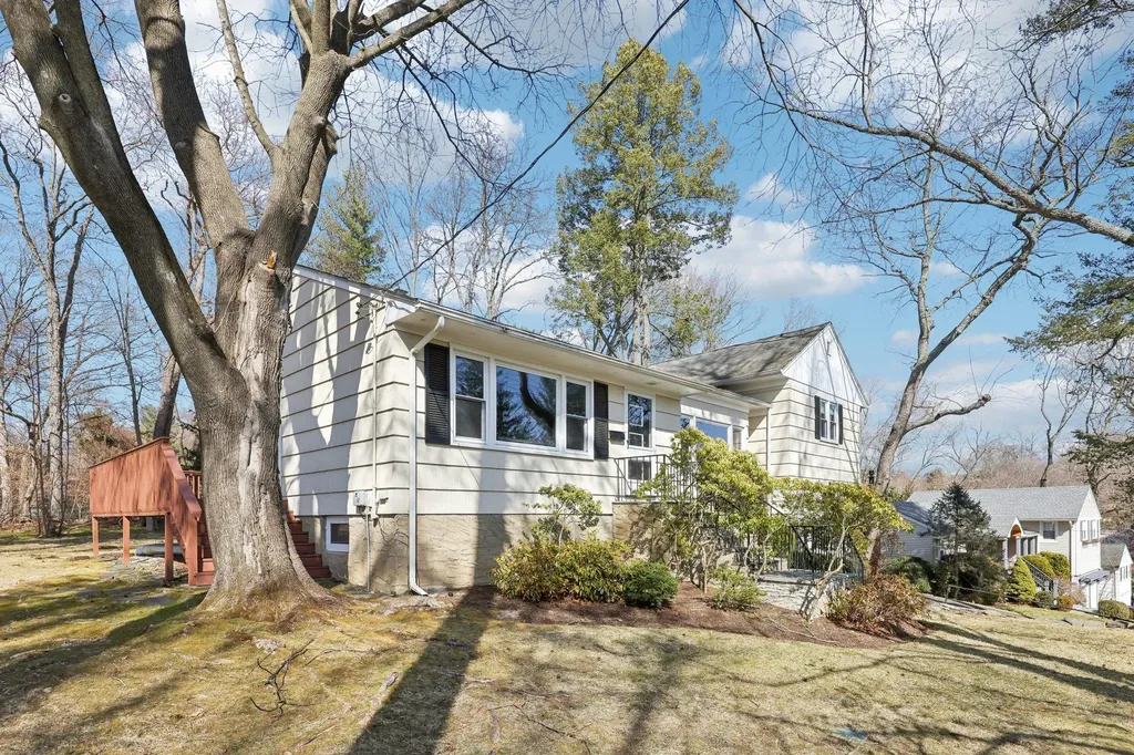 37 Mohegan Lane Rye Brook NY 10573